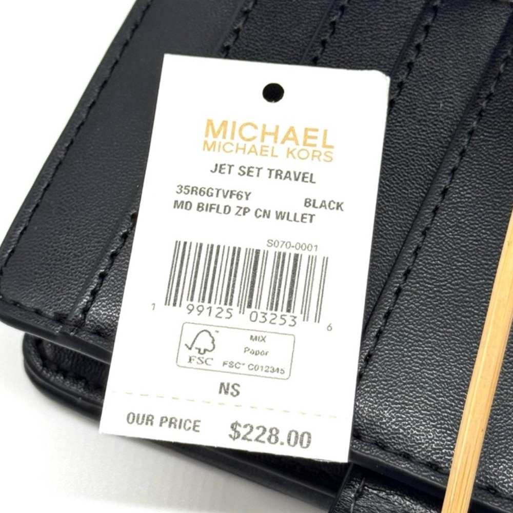 Michael Kors Medium Quilted Bifold Zip Chain Wallet Black - Picture 10 of 10